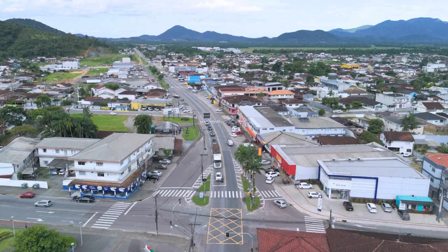 Garuva avança e assume protagonismo no desenvolvimento econômico do norte de SC Garuva avança e assume protagonismo no desenvolvimento econômico do norte de SC